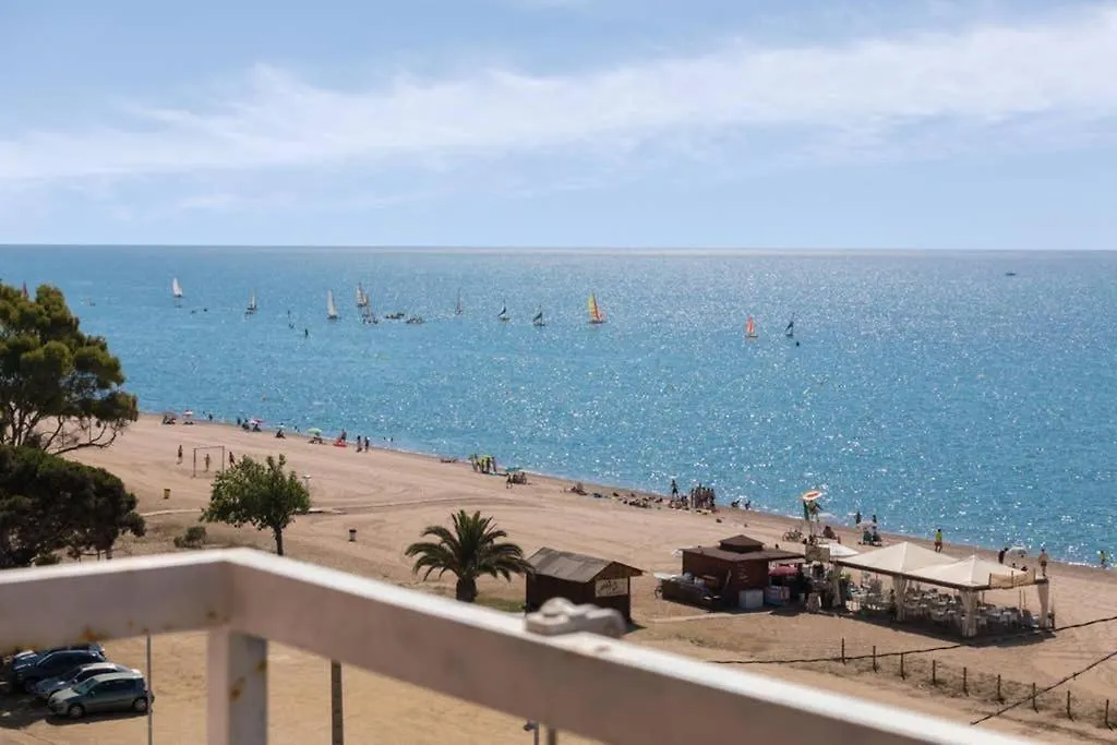 Apartment In Front Of The Beach 피네다데마르