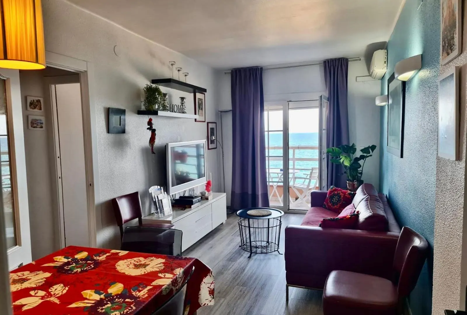 Apartment In Front Of The Beach Pineda de Mar Hiszpania