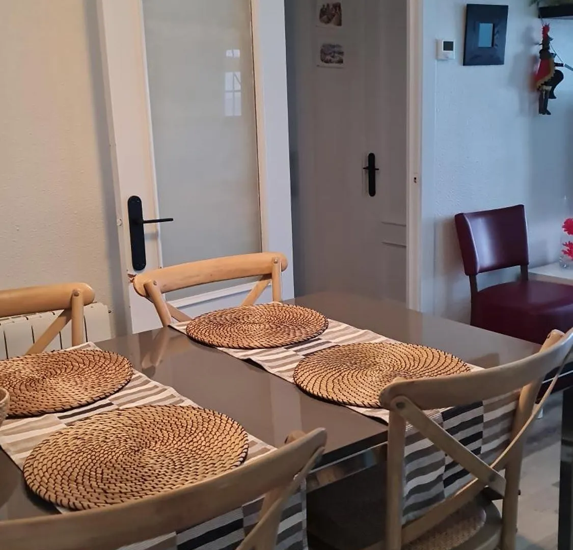 Apartment In Front Of The Beach Pineda de Mar Hiszpania